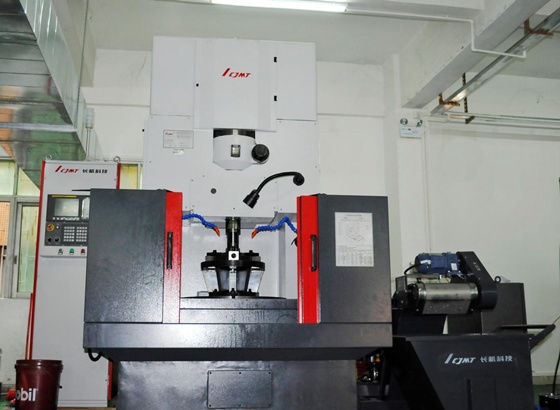 CNC gear cutting machine